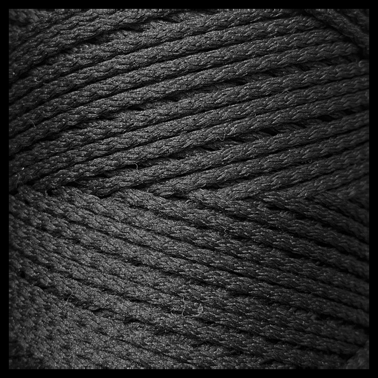 sznurek poliestrowy czarny, okrągły , 2mm